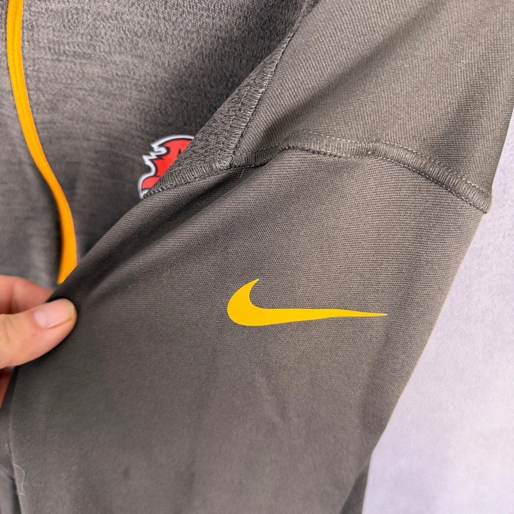 Nike Mens XL Dri-Fit Tampa Bay‎ Buccaneers 1/4 Zip Pullover Brown Read!